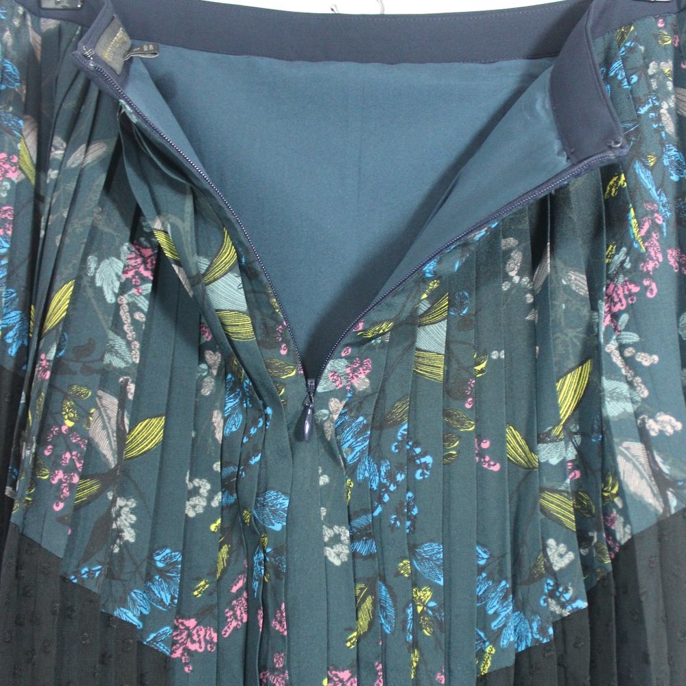 Banana Republic Pleated Skirt size 8 and 14 NWOT - Picture 6 of 8